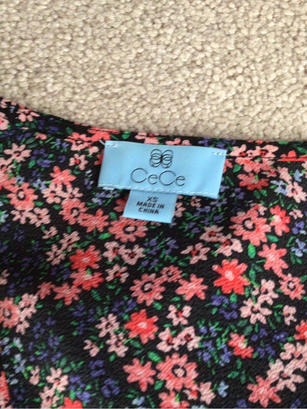 BUNDLE OF “6” TOPS- FLORALS,PAISLEY, CHECKED— SIZE XSM - Picture 14 of 14